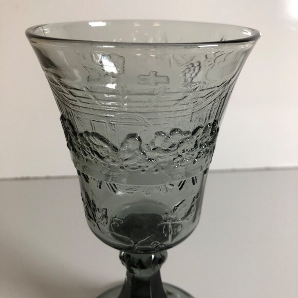 Tiara Exclusive Gray Glass Last Supper Cross Grape Vine Goblet Vintage T-292 #2 - Picture 4 of 7